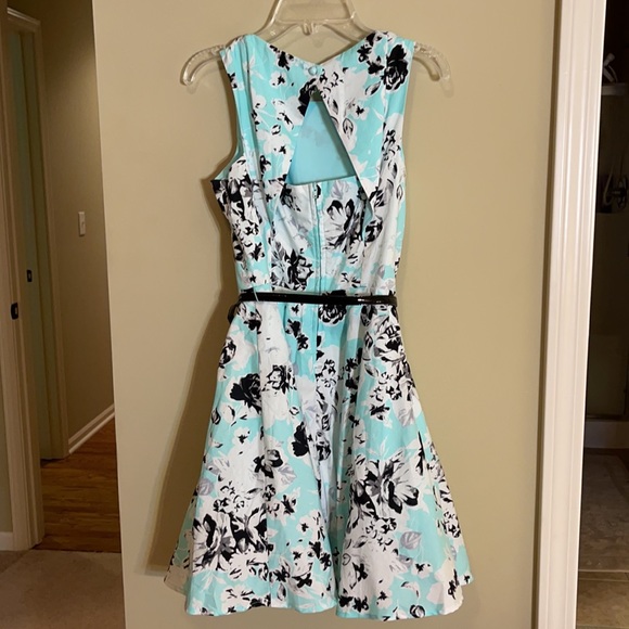 Dress - Picture 2 of 4